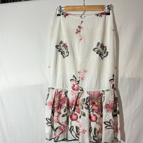 Antonio Melani White Floral Embroidery Skirt Size 4 - Picture 4 of 7